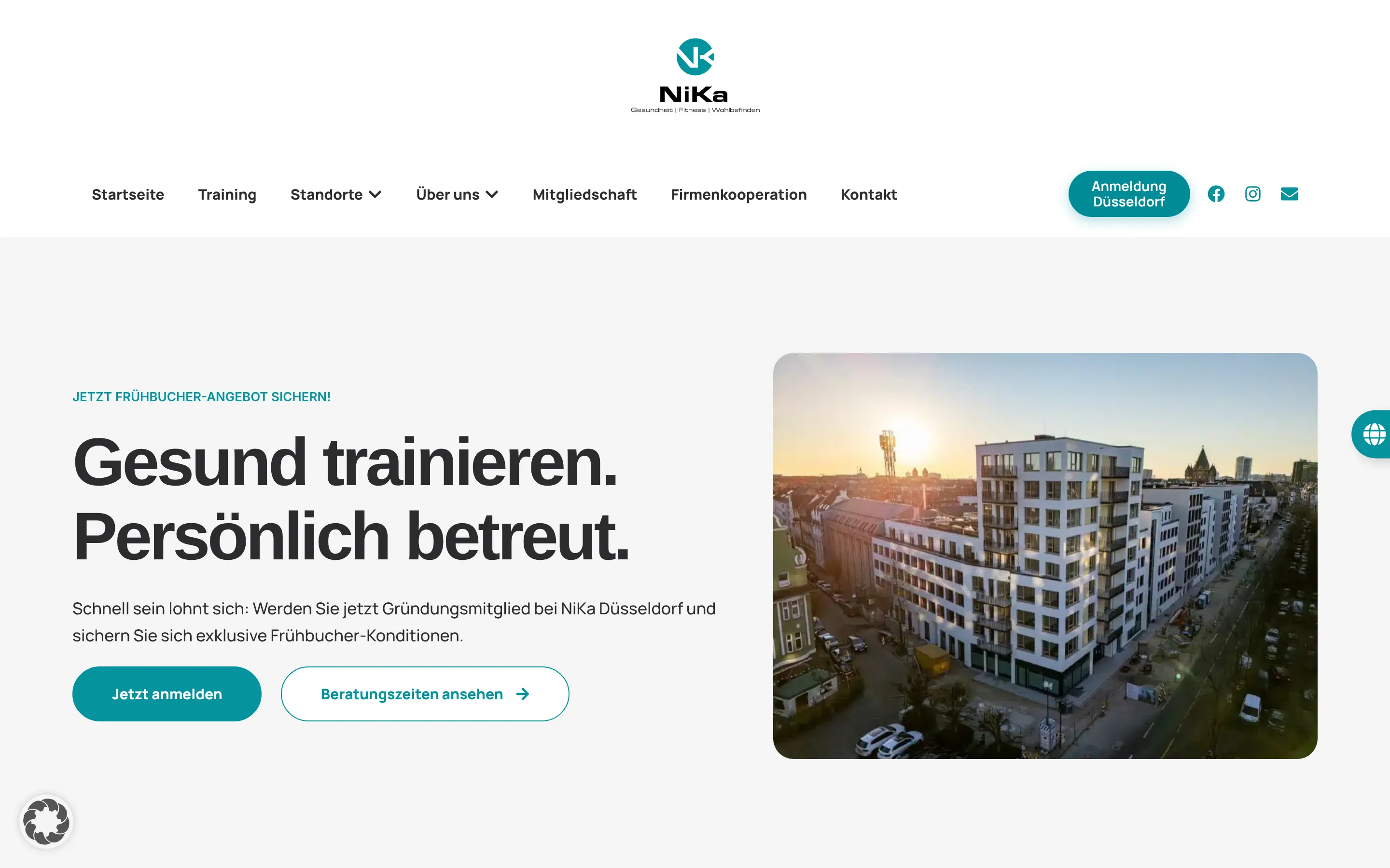 NiKa Funnel: Frühbucher-Landingpage Düsseldorf mit Headline Gesund trainieren. Persönlich betreut., Desktop-Ansicht